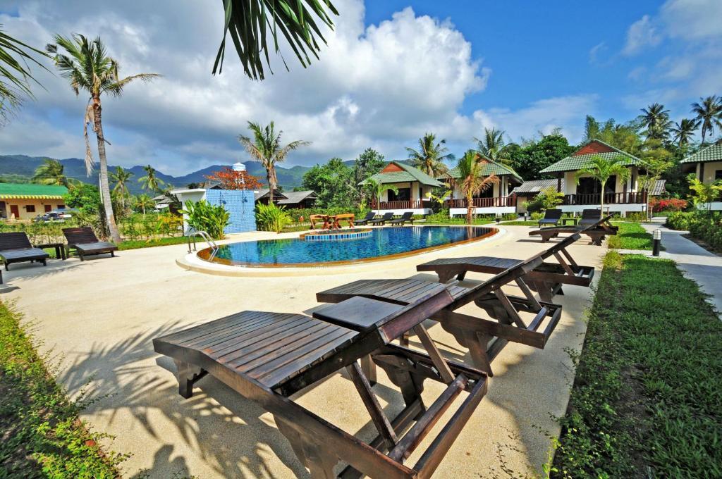 Phatcharee Resort Баан Тай Экстерьер фото