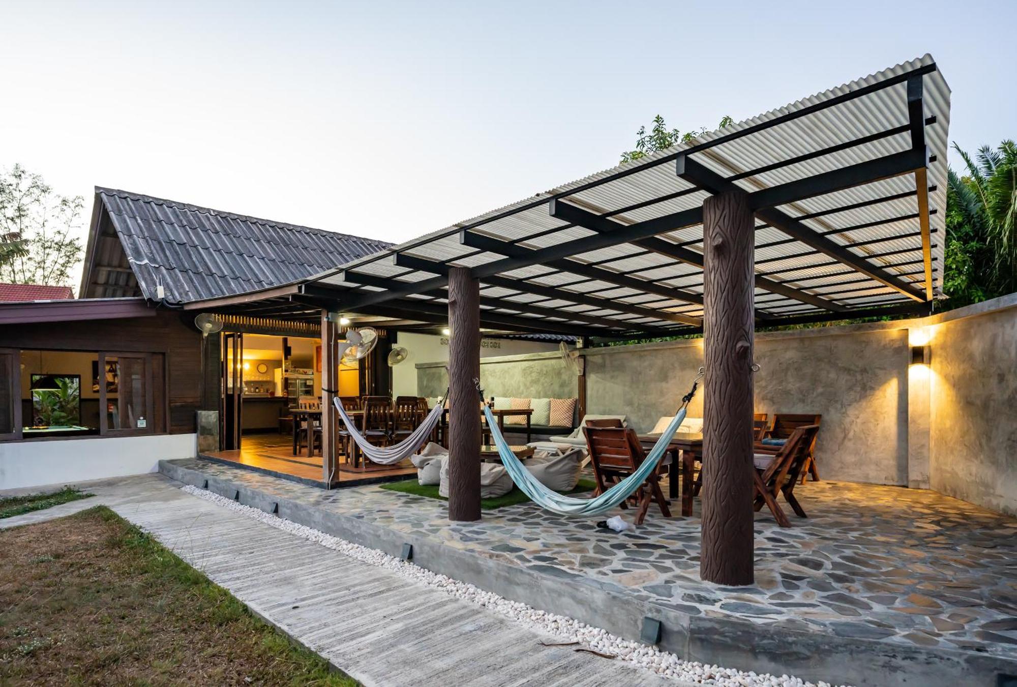 Phatcharee Resort Баан Тай Экстерьер фото