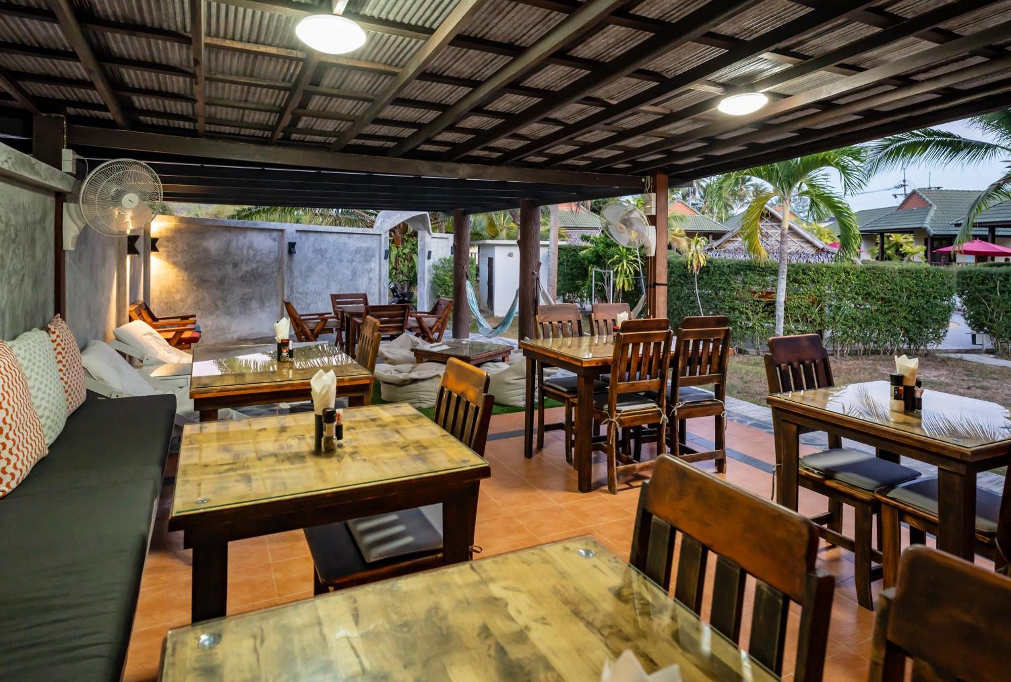 Phatcharee Resort Баан Тай Экстерьер фото