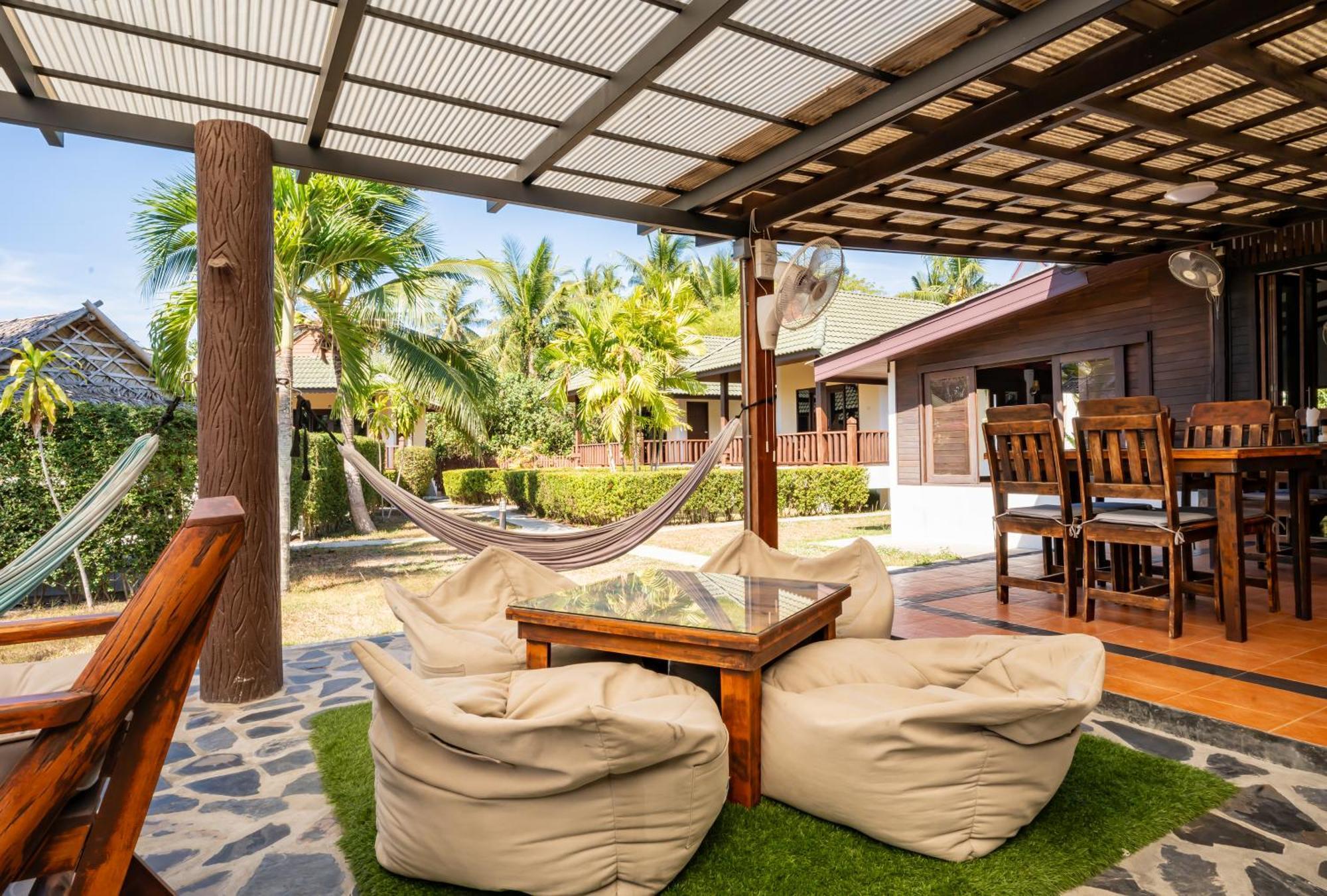 Phatcharee Resort Баан Тай Экстерьер фото