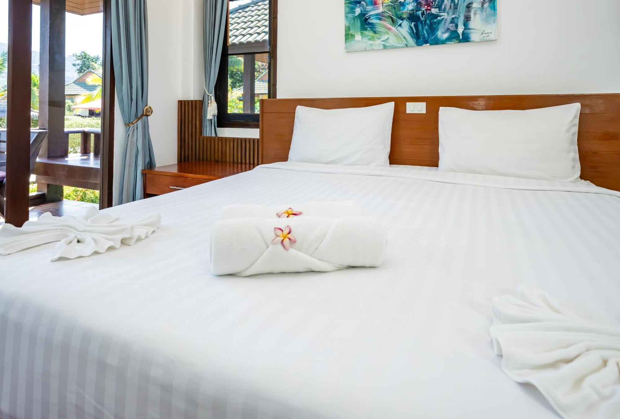 Phatcharee Resort Баан Тай Экстерьер фото