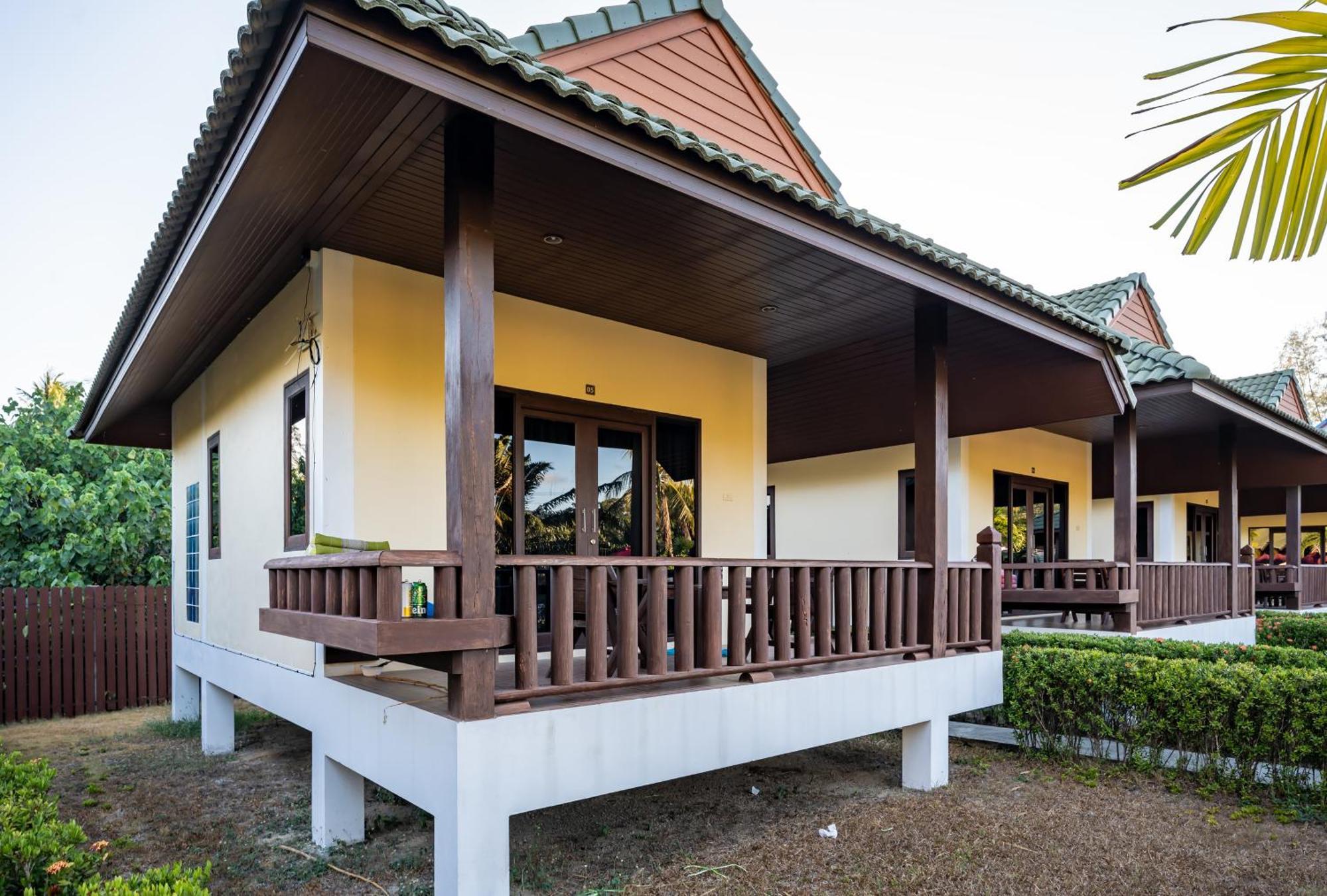Phatcharee Resort Баан Тай Экстерьер фото