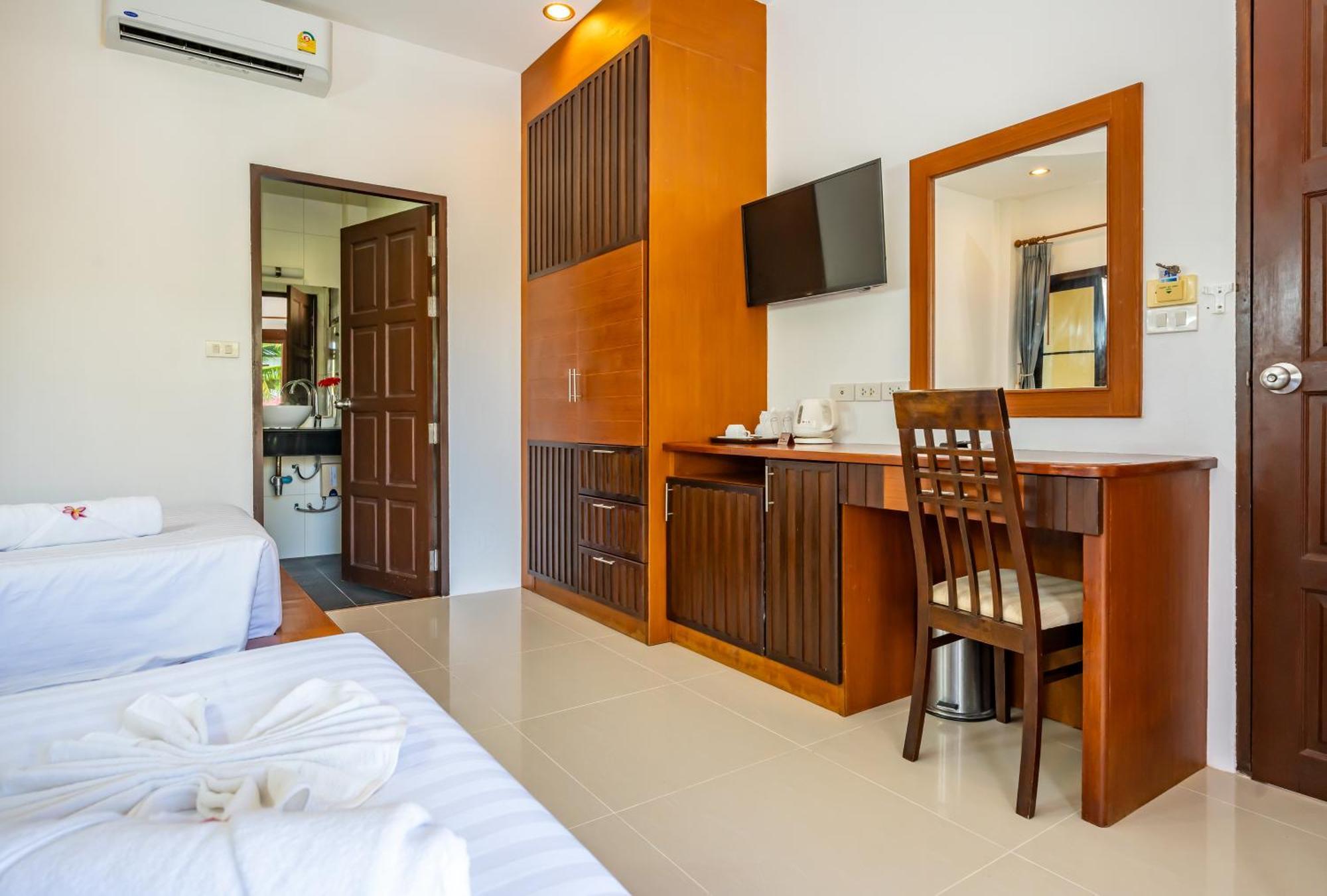 Phatcharee Resort Баан Тай Экстерьер фото