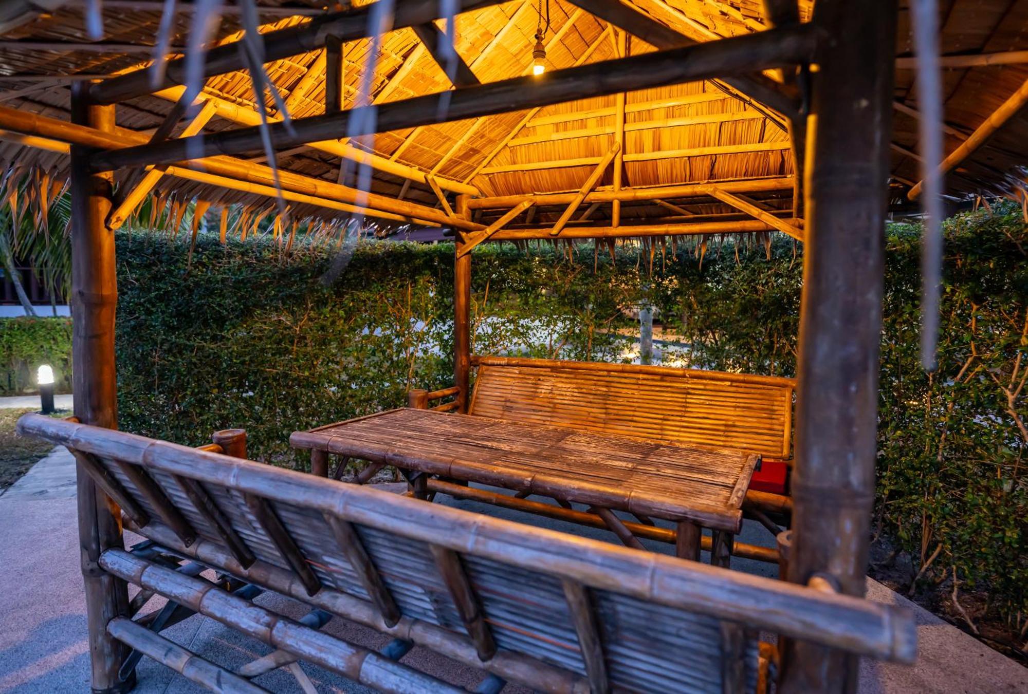 Phatcharee Resort Баан Тай Экстерьер фото