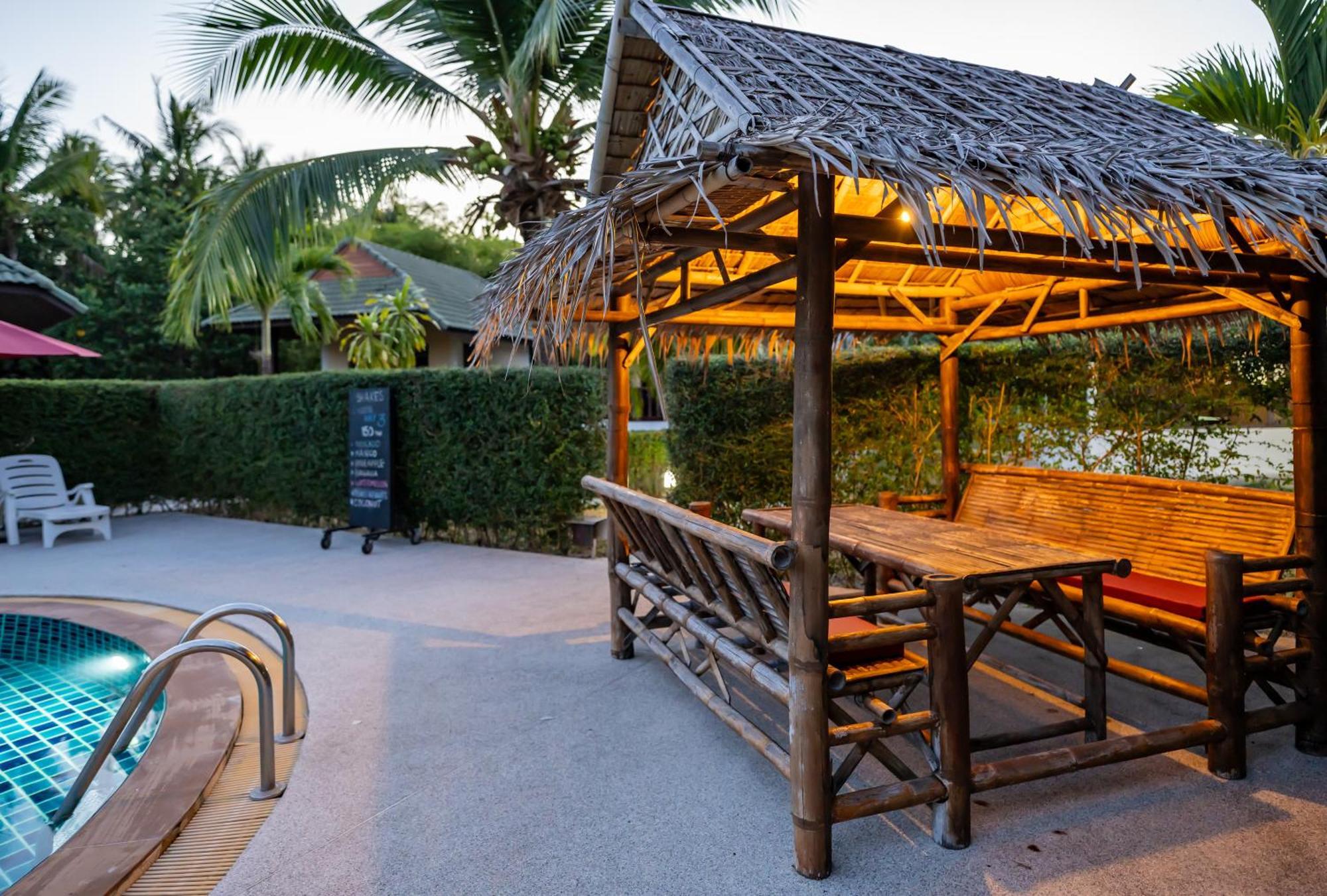 Phatcharee Resort Баан Тай Экстерьер фото