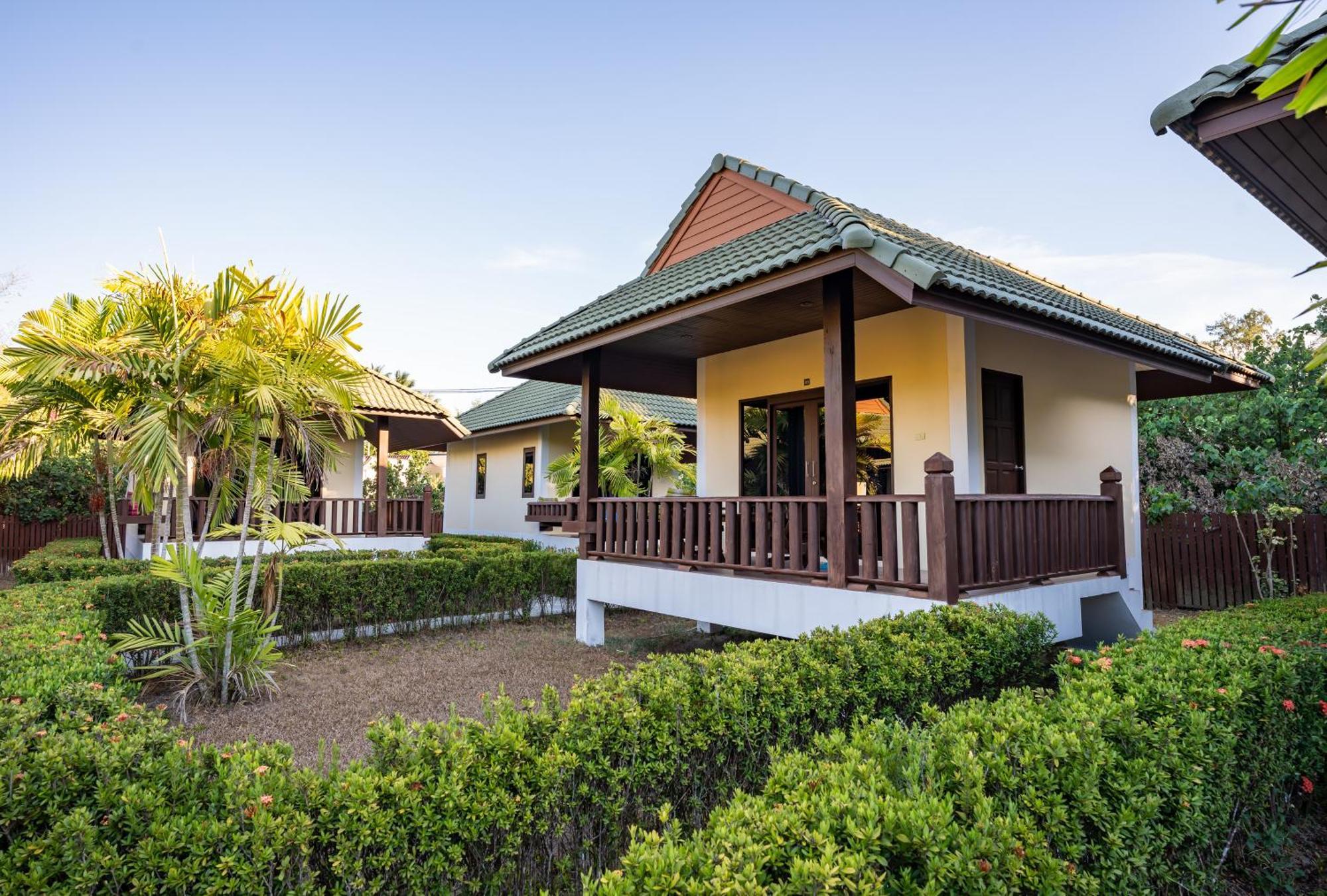 Phatcharee Resort Баан Тай Экстерьер фото