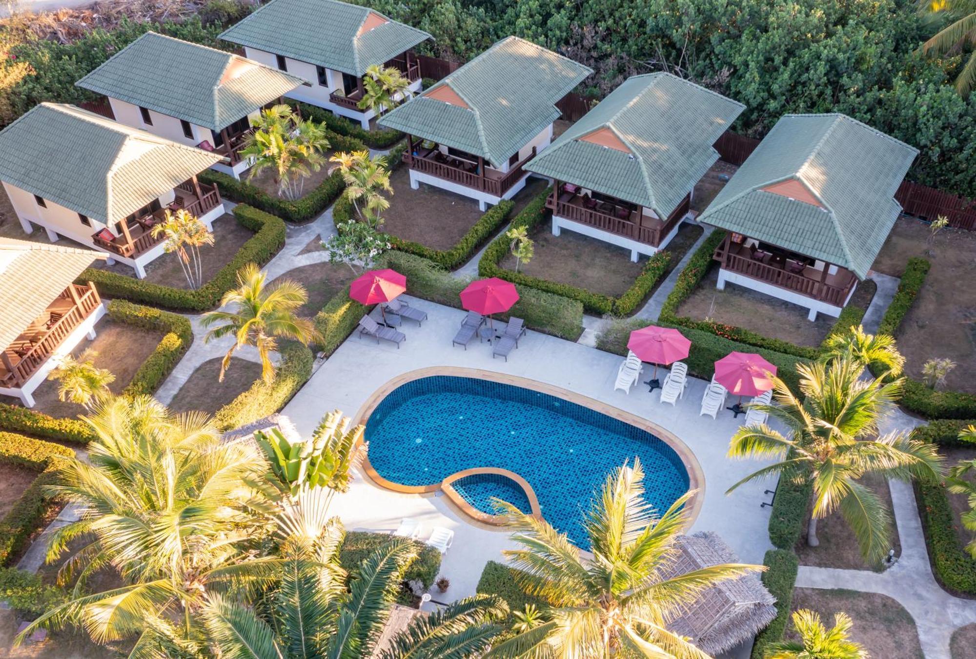 Phatcharee Resort Баан Тай Экстерьер фото
