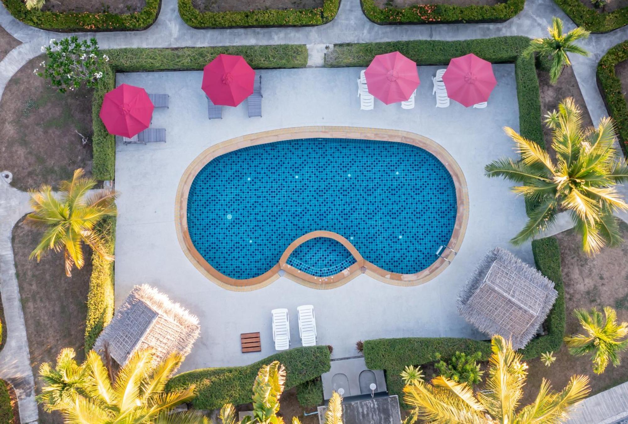 Phatcharee Resort Баан Тай Экстерьер фото