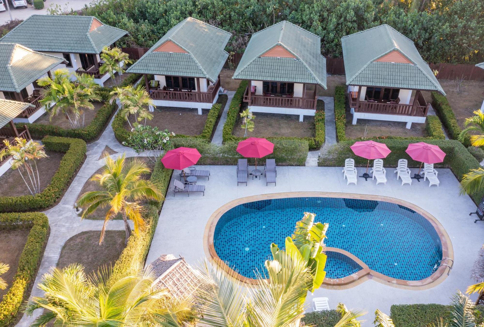 Phatcharee Resort Баан Тай Экстерьер фото