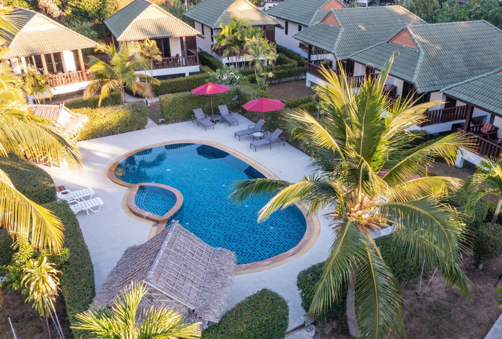 Phatcharee Resort Баан Тай Экстерьер фото