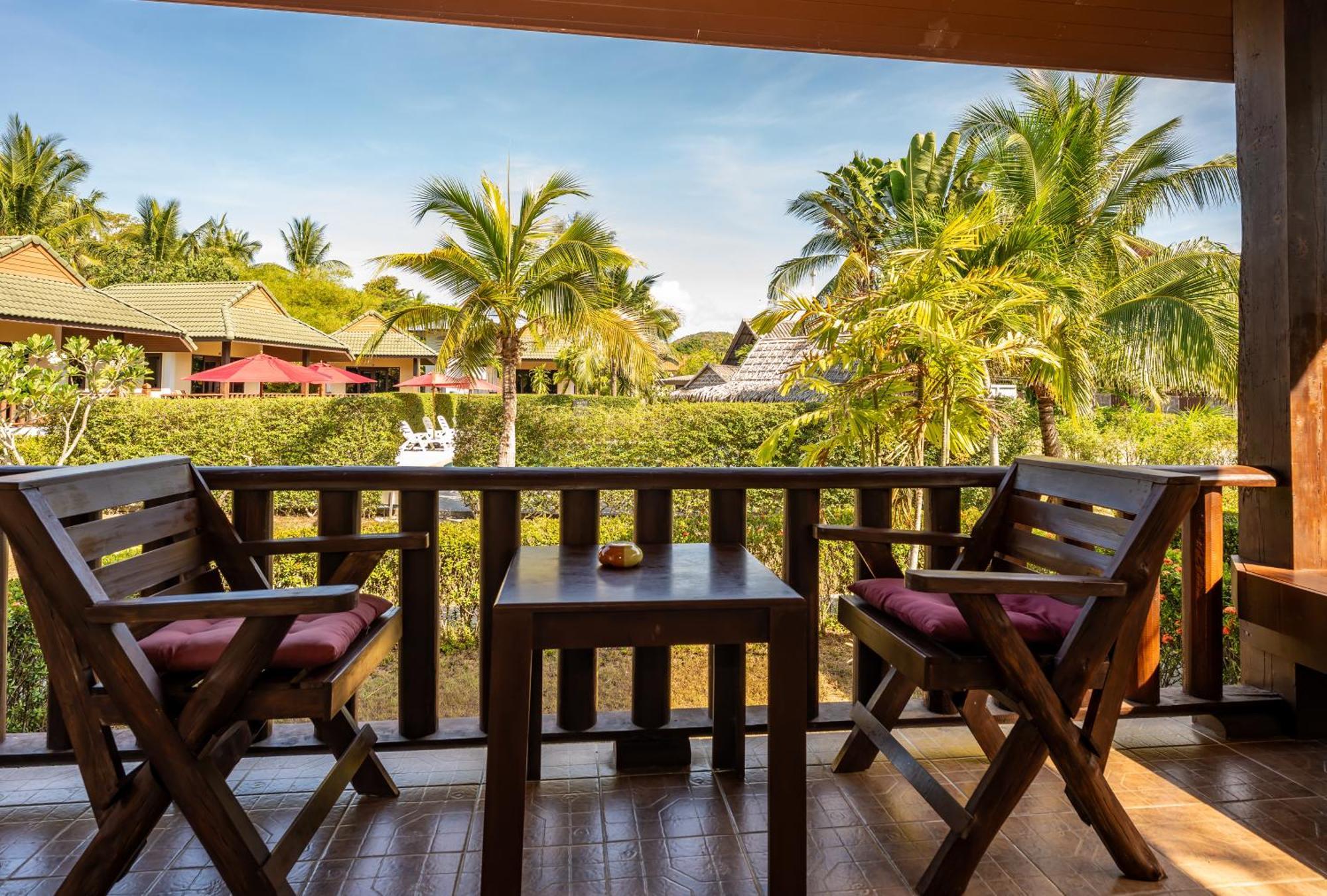Phatcharee Resort Баан Тай Экстерьер фото