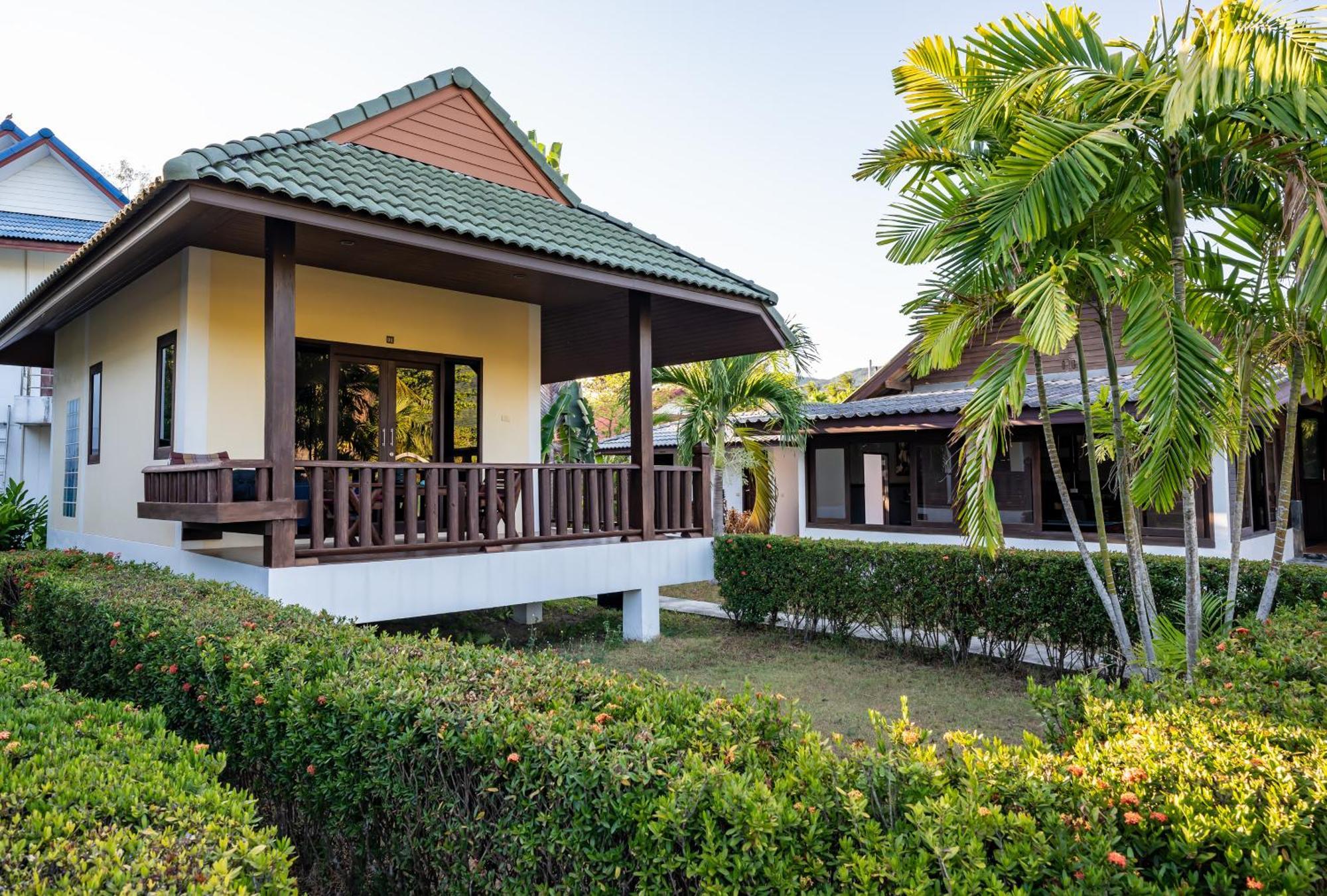 Phatcharee Resort Баан Тай Экстерьер фото
