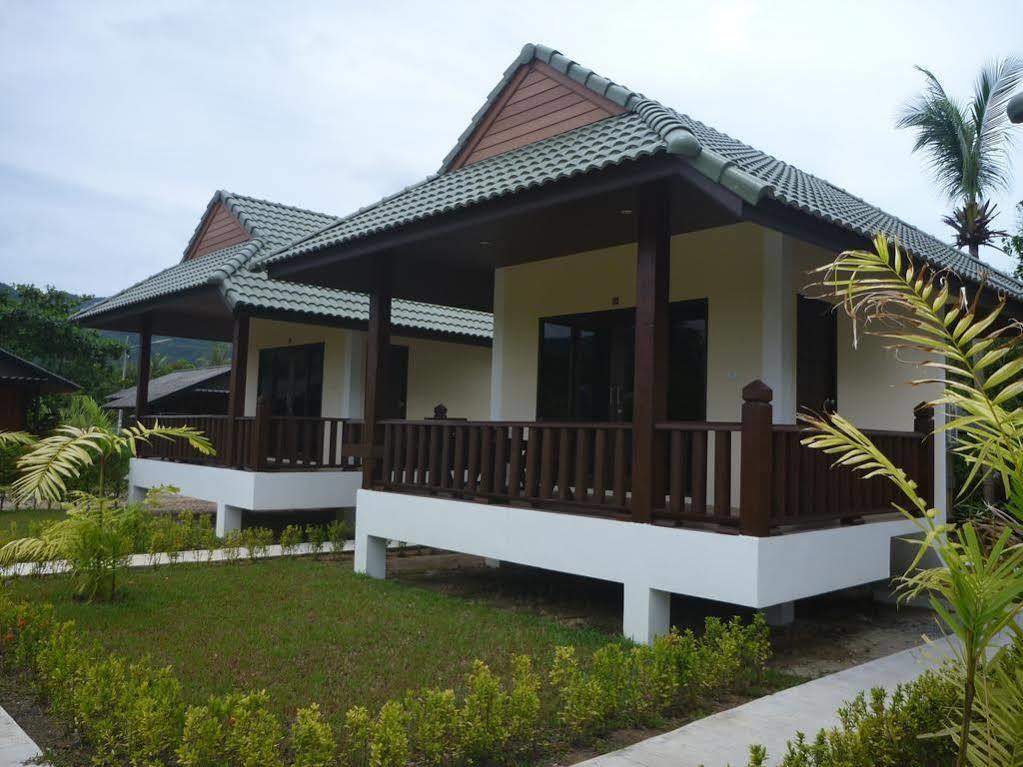 Phatcharee Resort Баан Тай Экстерьер фото