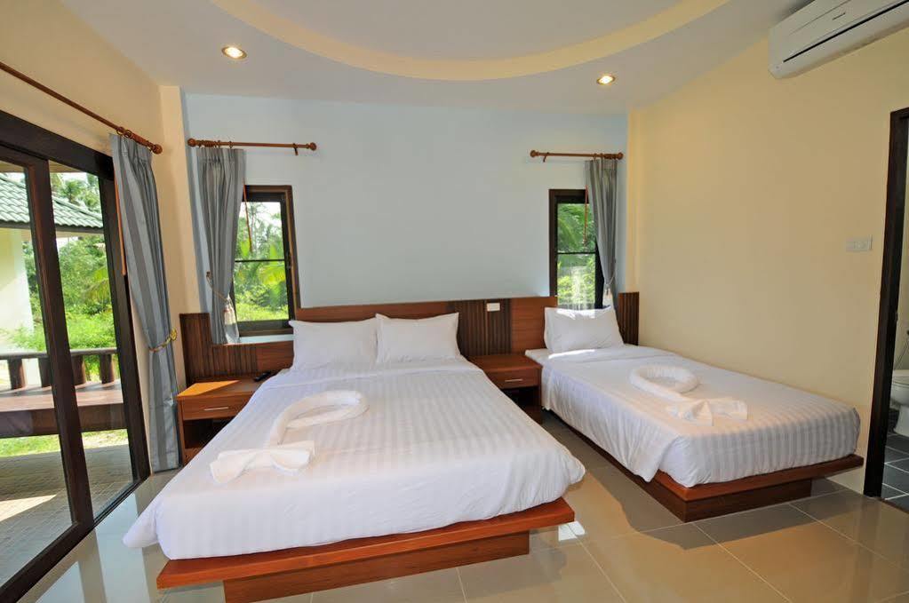 Phatcharee Resort Баан Тай Экстерьер фото